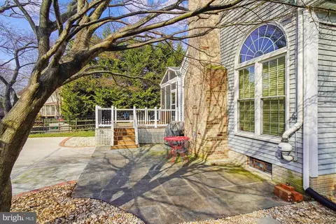 Exterior - 5 Selby Ct, Poolesville, MD 20837 photo 5 of 11