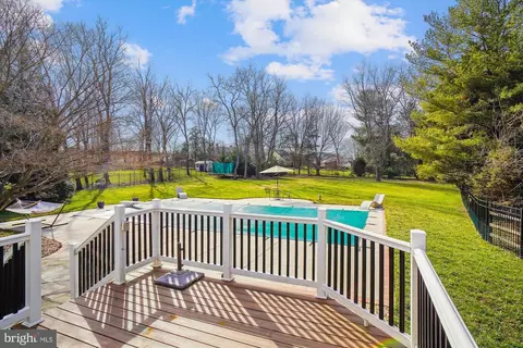 Exterior - 5 Selby Ct, Poolesville, MD 20837 photo 8 of 11