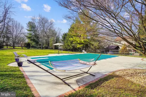 Exterior - 5 Selby Ct, Poolesville, MD 20837 photo 7 of 11