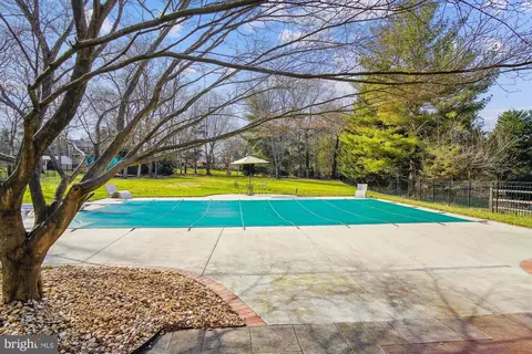 Exterior - 5 Selby Ct, Poolesville, MD 20837 photo 4 of 11