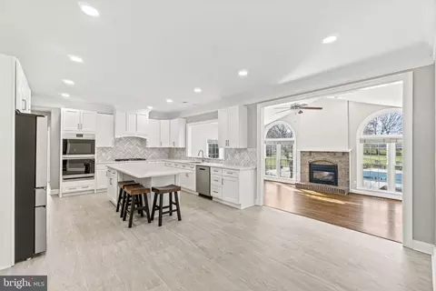 Kitchen - 5 Selby Ct, Poolesville, MD 20837 photo 2 of 4