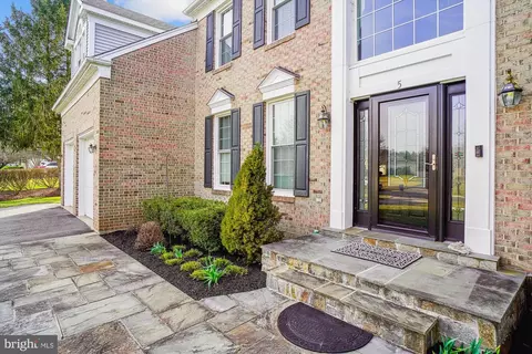 Exterior - 5 Selby Ct, Poolesville, MD 20837 photo 9 of 11