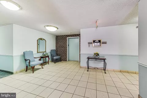 Living - 15311 Pine Orchard Dr #2E, Silver Spring, MD 20906 photo 4 of 4
