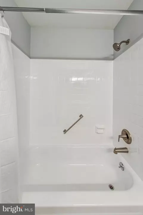 Bath - 15311 Pine Orchard Dr #2E, Silver Spring, MD 20906 photo 4 of 4
