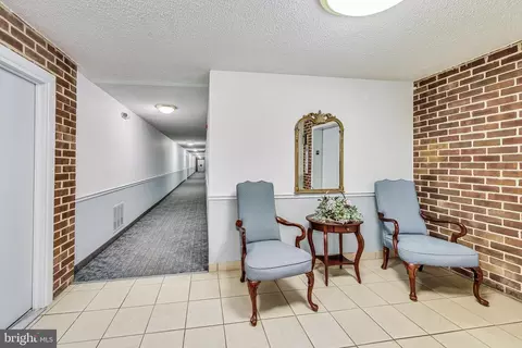 Living - 15311 Pine Orchard Dr #2E, Silver Spring, MD 20906 photo 3 of 4