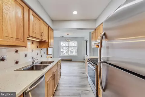 Kitchen - 15311 Pine Orchard Dr #2E, Silver Spring, MD 20906 photo 2 of 4