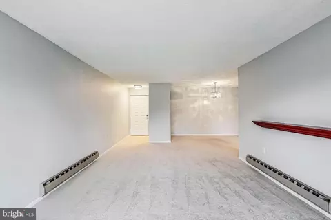 Living - 15311 Pine Orchard Dr #2E, Silver Spring, MD 20906 photo 2 of 4