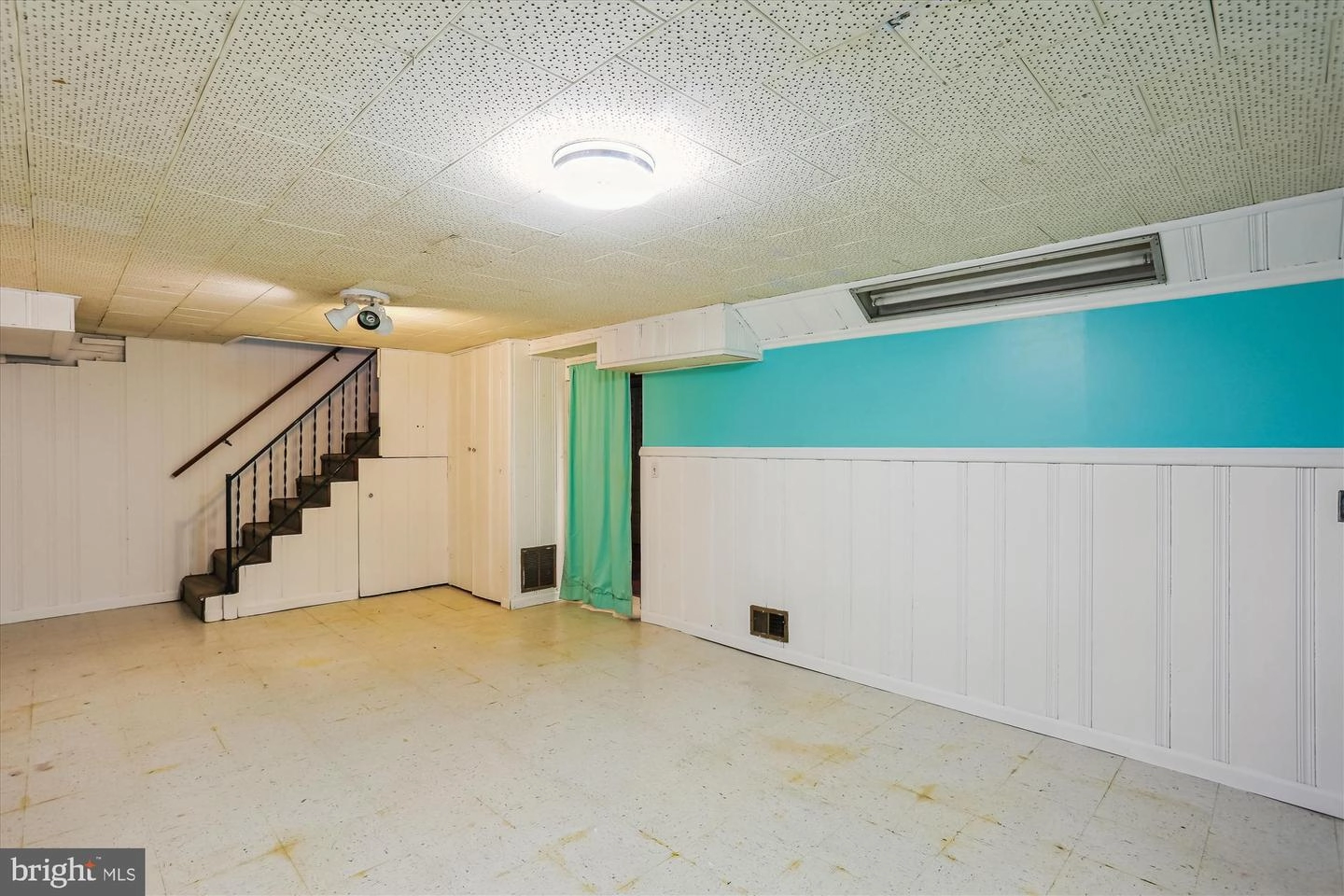 Exterior - 1621 Dublin Dr, Silver Spring, MD 20902 photo 2 of 14
