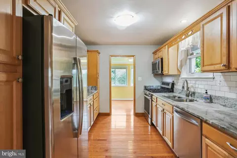Kitchen - 1621 Dublin Dr, Silver Spring, MD 20902 photo 5 of 10