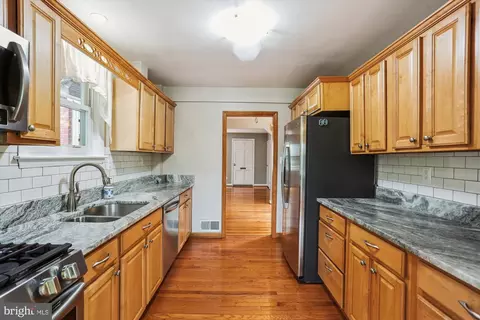 Kitchen - 1621 Dublin Dr, Silver Spring, MD 20902 photo 3 of 10