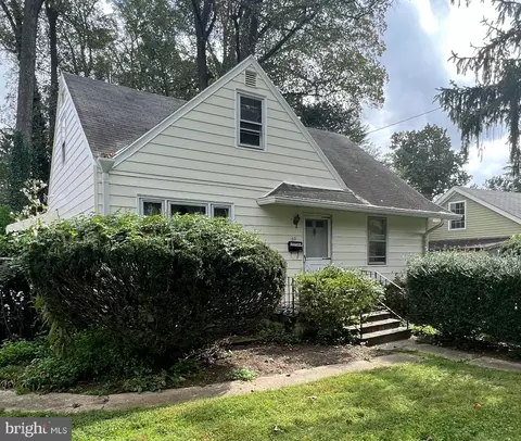 102 Adclare Rd, Rockville, MD 20850