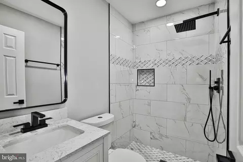 Bath - 4402 Emden St, Silver Spring, MD 20906 photo 3 of 7