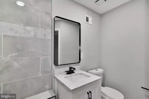 Bath - 4402 Emden St, Silver Spring, MD 20906 photo 6 of 7