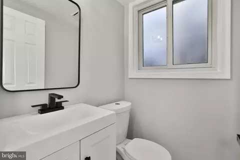 Bath - 4402 Emden St, Silver Spring, MD 20906 photo 2 of 7