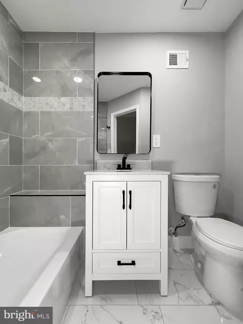 Bath - 4402 Emden St, Silver Spring, MD 20906 photo 4 of 7