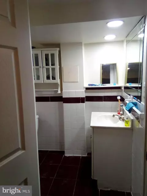 Bath - 2409 Randolph Rd, Silver Spring, MD 20902 photo 4 of 5