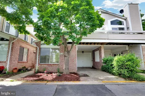 9838 Islandside Dr, Montgomery Village, MD 20886