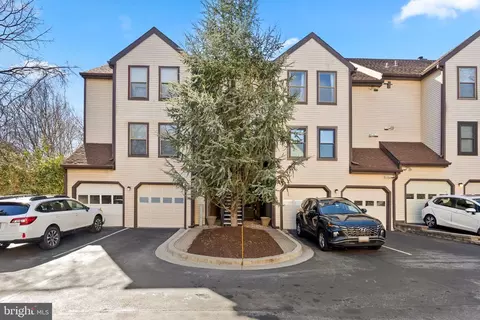 3800 Ski Lodge Dr #309, Burtonsville, MD 20866