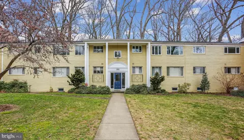 10504 Montrose Ave #204, Bethesda, MD 20814