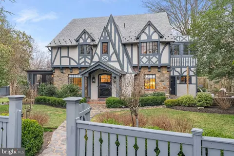 102 Oxford St, Chevy Chase, MD 20815