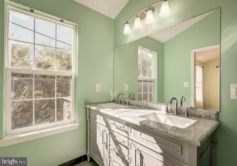 Bath - 9441 Fields Rd, Gaithersburg, MD 20878 photo 2 of 3