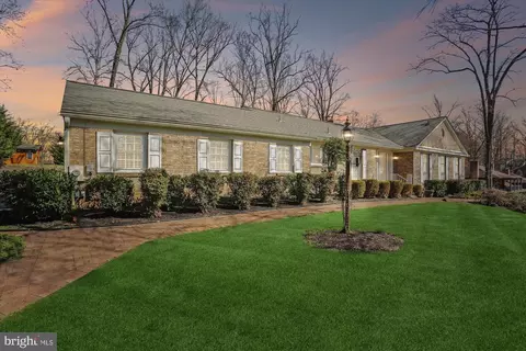 13201 Colton Ln, Gaithersburg, MD 20878