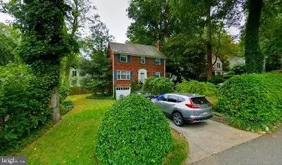 7915 Radnor Rd, Bethesda, MD 20817