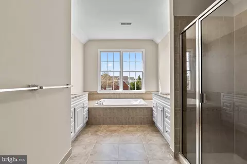 Bath - 18315 Fable Dr, Boyds, MD 20841 photo 3 of 8