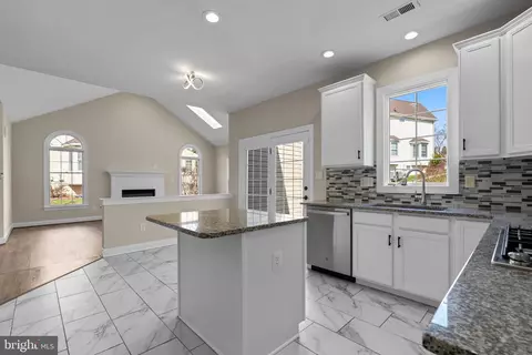 Kitchen - 18315 Fable Dr, Boyds, MD 20841 photo 1 of 8