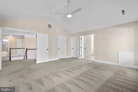Living - 18315 Fable Dr, Boyds, MD 20841 photo 4 of 5