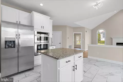 Kitchen - 18315 Fable Dr, Boyds, MD 20841 photo 3 of 8