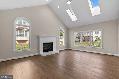 Living - 18315 Fable Dr, Boyds, MD 20841 photo 2 of 5