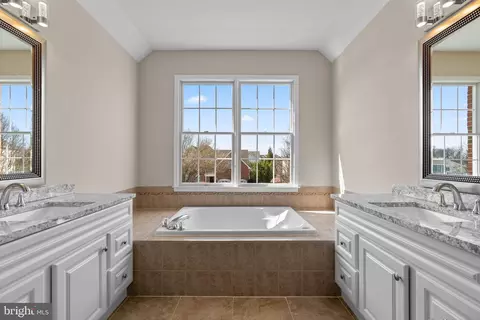 Bath - 18315 Fable Dr, Boyds, MD 20841 photo 6 of 8