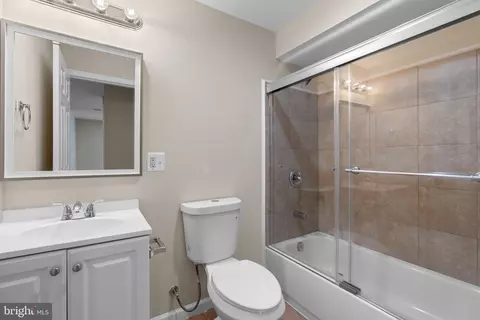 Bath - 18315 Fable Dr, Boyds, MD 20841 photo 8 of 8