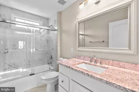 Bath - 18315 Fable Dr, Boyds, MD 20841 photo 2 of 8
