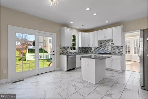 Kitchen - 18315 Fable Dr, Boyds, MD 20841 photo 8 of 8