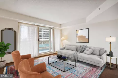 5600 Wisconsin Ave #904, Chevy Chase, MD 20815