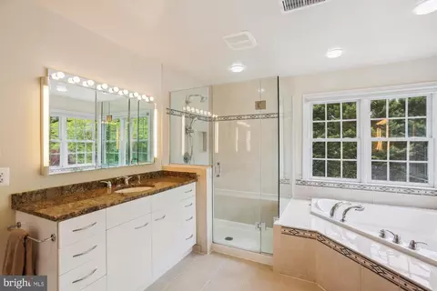 Bath - 12205 Kemp Mill Rd, Silver Spring, MD 20902 photo 3 of 8