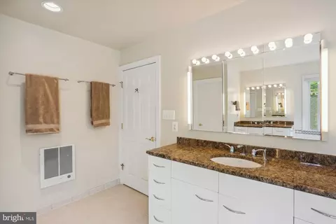 Bath - 12205 Kemp Mill Rd, Silver Spring, MD 20902 photo 5 of 8