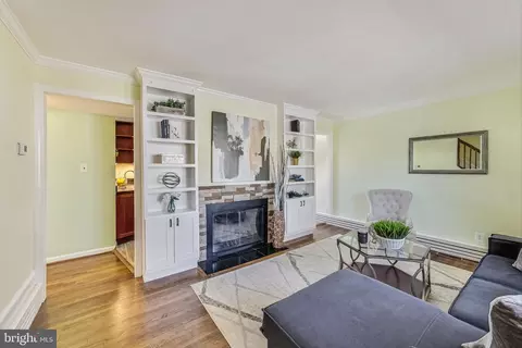 Living - 903 Robin Rd, Silver Spring, MD 20901 photo 2 of 3