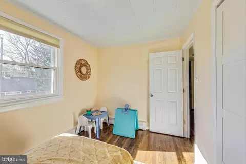 Bedroom - 903 Robin Rd, Silver Spring, MD 20901 photo 4 of 7