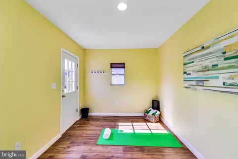 Living - 903 Robin Rd, Silver Spring, MD 20901 photo 3 of 3