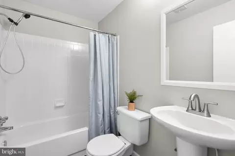 Bath - 13402 Shady Knoll Dr #203, Silver Spring, MD 20904 photo 1 of 2