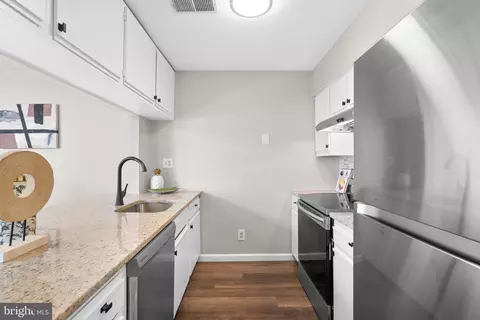Kitchen - 13402 Shady Knoll Dr #203, Silver Spring, MD 20904 photo 3 of 4