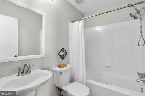 Bath - 13402 Shady Knoll Dr #203, Silver Spring, MD 20904 photo 2 of 2