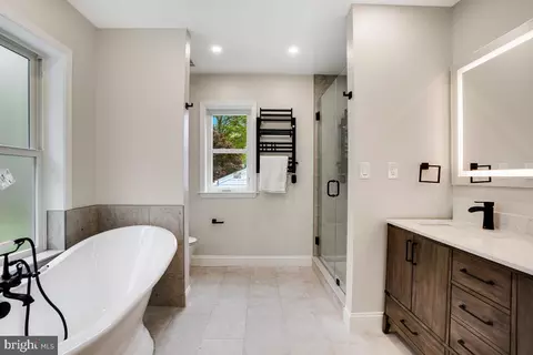 Bath - 7508 Piney Branch Rd, Silver Spring, MD 20910 photo 2 of 5