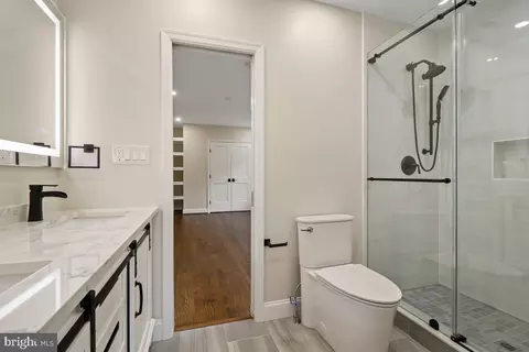 Bath - 7508 Piney Branch Rd, Silver Spring, MD 20910 photo 4 of 5