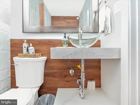 Bath - 13608 Middlevale Ln, Silver Spring, MD 20906 photo 2 of 10
