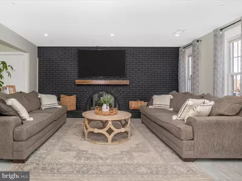 Living - 13608 Middlevale Ln, Silver Spring, MD 20906 photo 2 of 6