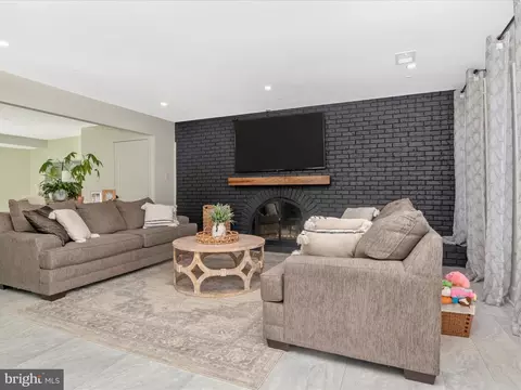 Living - 13608 Middlevale Ln, Silver Spring, MD 20906 photo 3 of 6